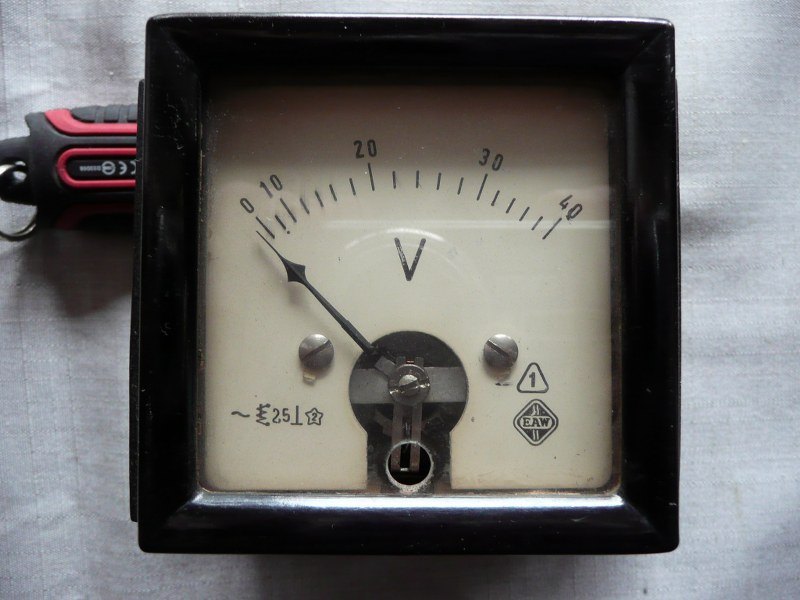 Panelové měřící přístroje - 8