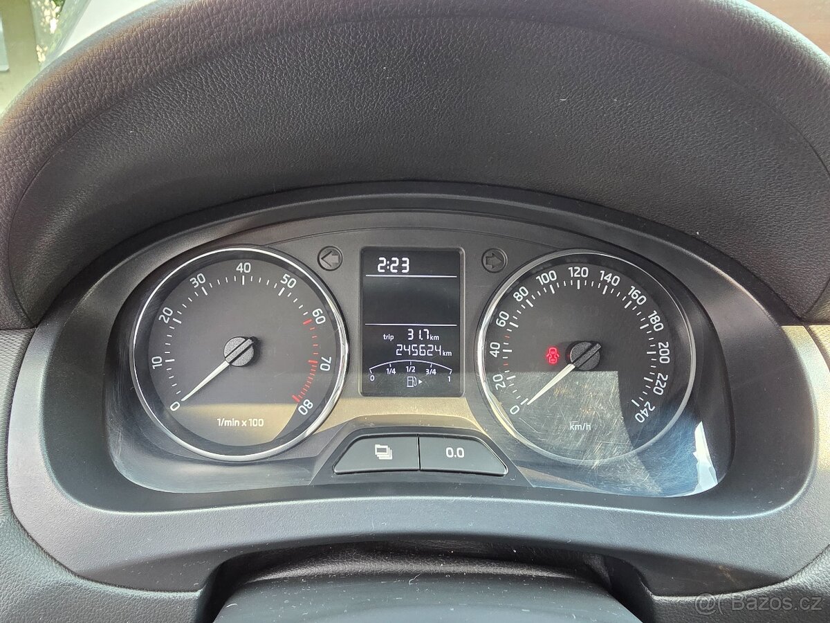 Škoda Rapid 1.2tsi, CZ, digi klima - 8