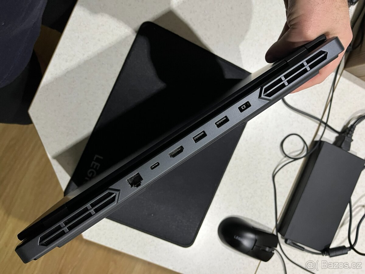 Lenovo Legion Pro 5 16IRX9 - 8