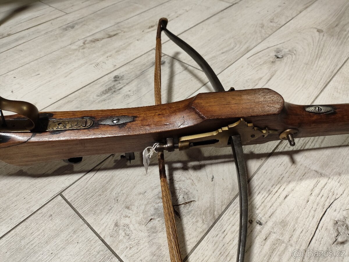 Mohutná lovecká kuše - 8