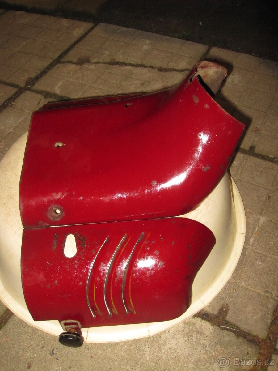 prsíčka Jawa 05;555 - 8