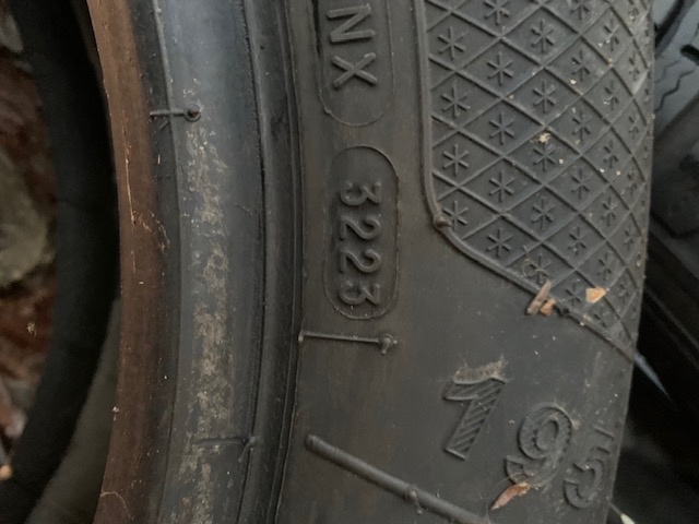 Prodám 4 ks zimních pneu Kleber Krisalp HP 3, 195/65 R15 - 8