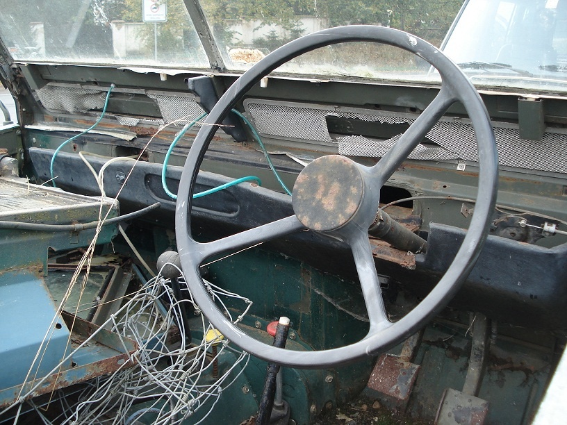 Land Rover 109 Series III FFR - 8