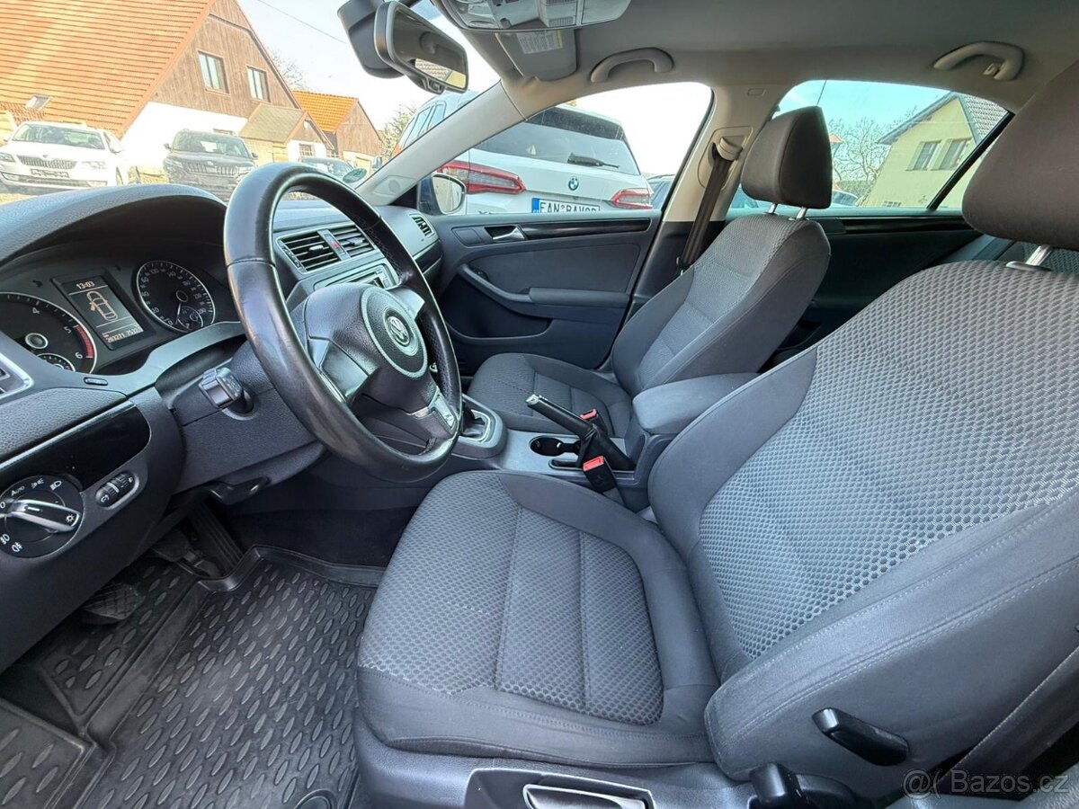 VW Jetta 1.6TDi NAVI-MANUAL-SERVIS 2012 - 8