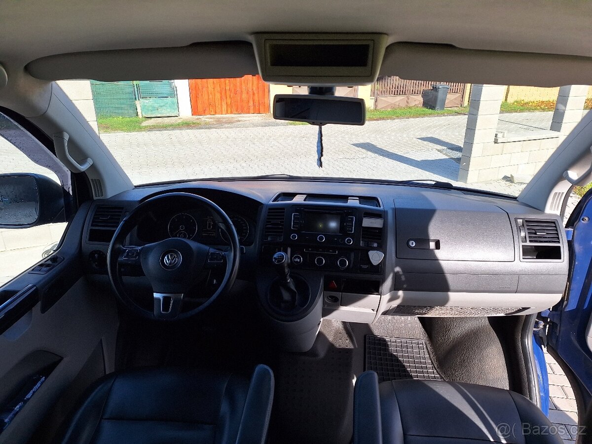VW T5 LONG 2.0TDi 103kW 2013 5MÍST KLIMA KŮŽE - 8