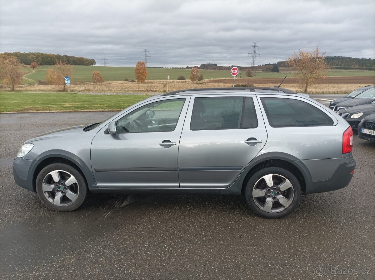 Škoda Octavia Scout - 8