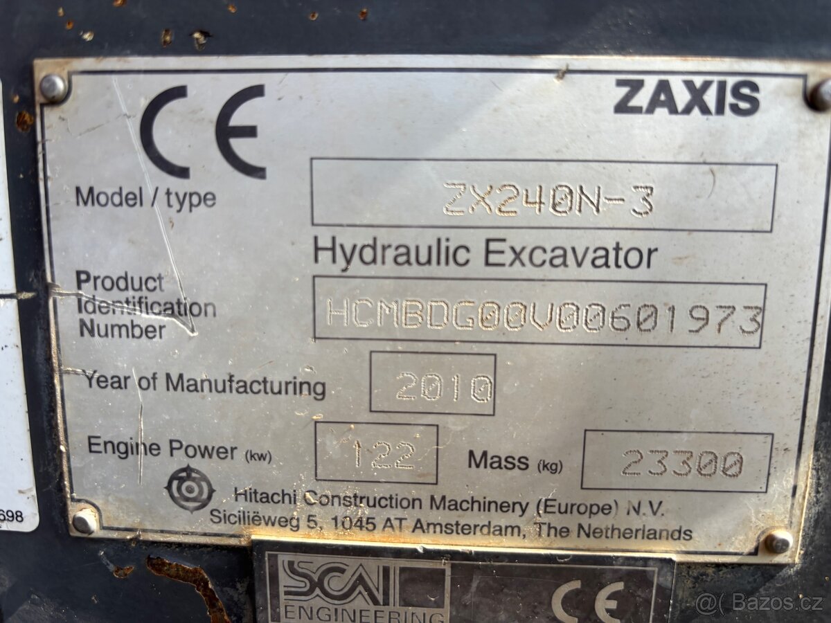 Pasovy bagr hitachi zaxis 240 - 8