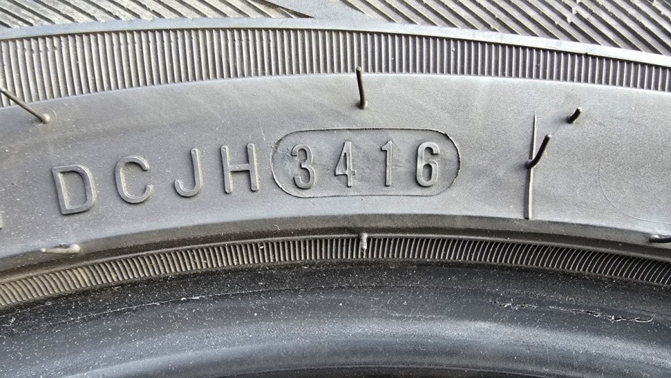 Letní pneu 225/50/17 Nexen - 8