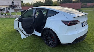 Prodám Tesla model Y performance - 8