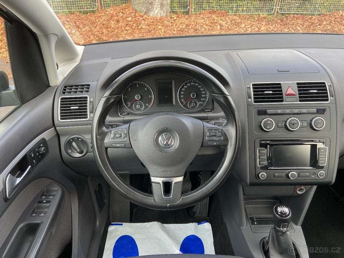 VW Touran 1.6 TDi Navigace,Climatronic - 8