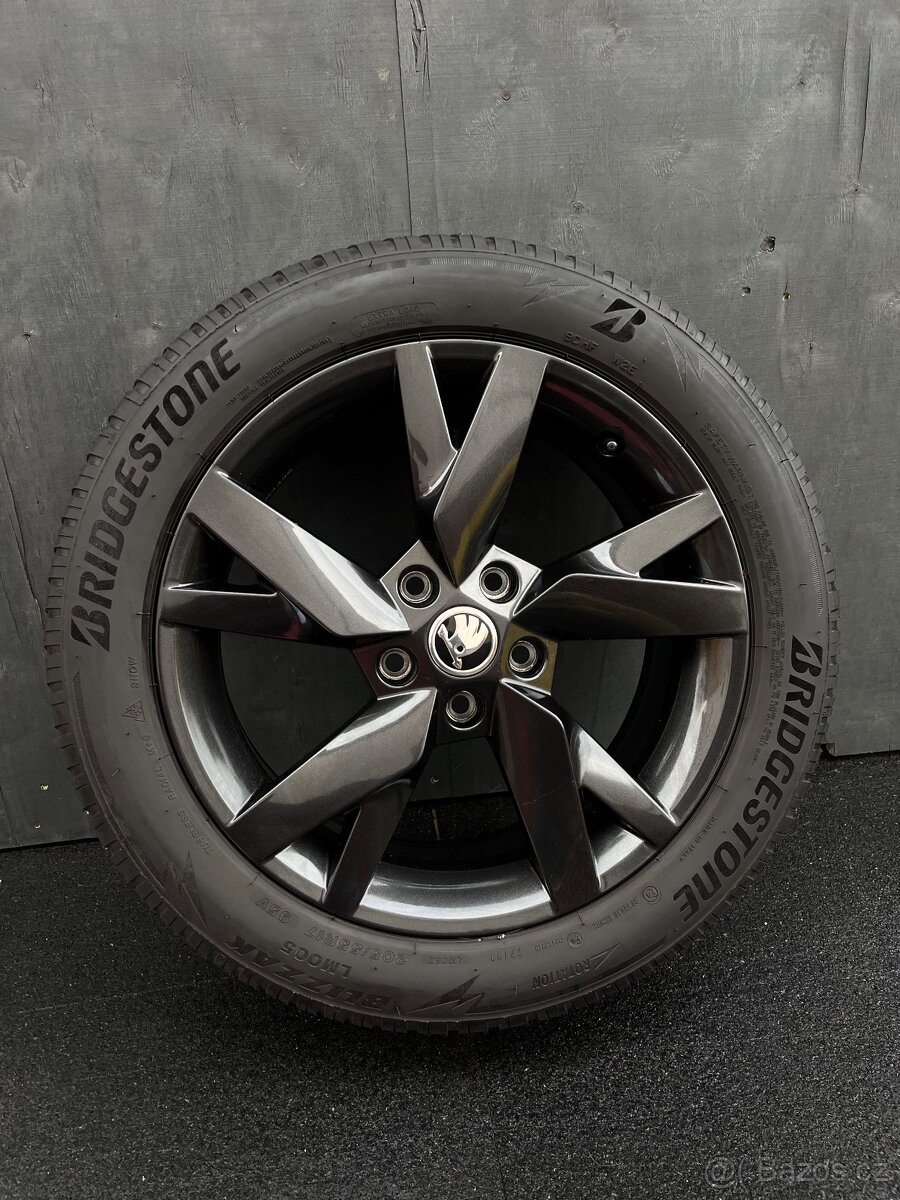 Alu. škoda octavia LYRA 5x112 205/55/17 - 8