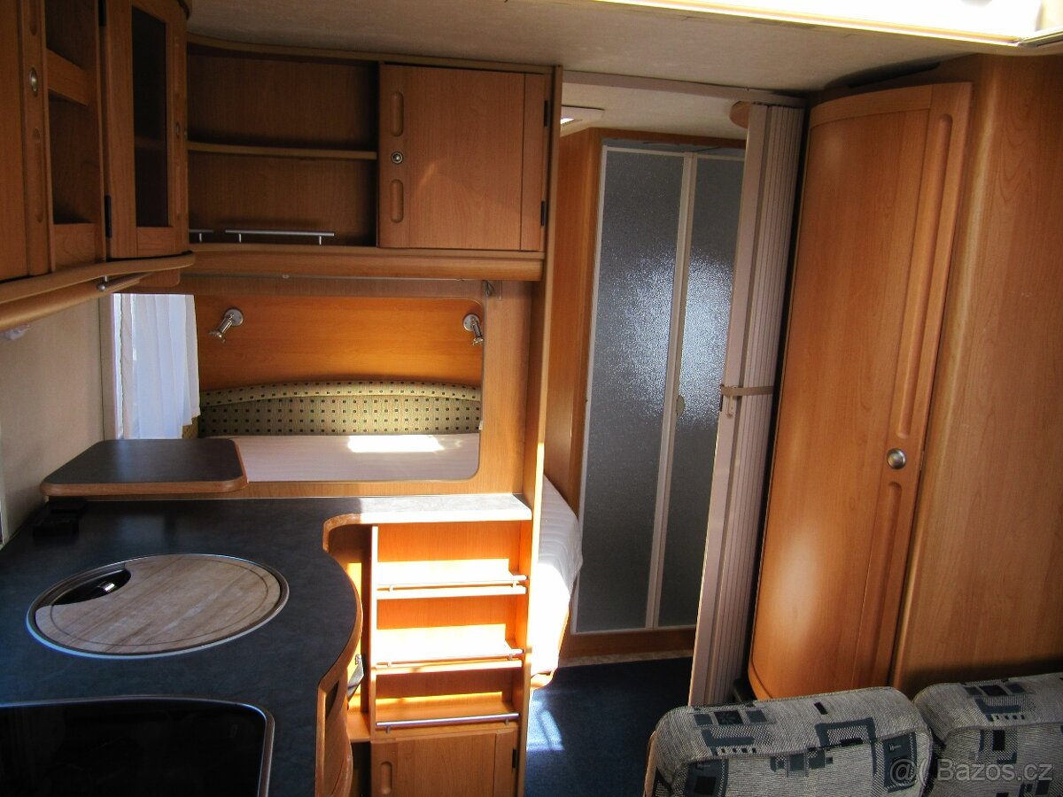 Prodám karavan Adria 462 DP,r.v.2002 + mover + předstan. - 8