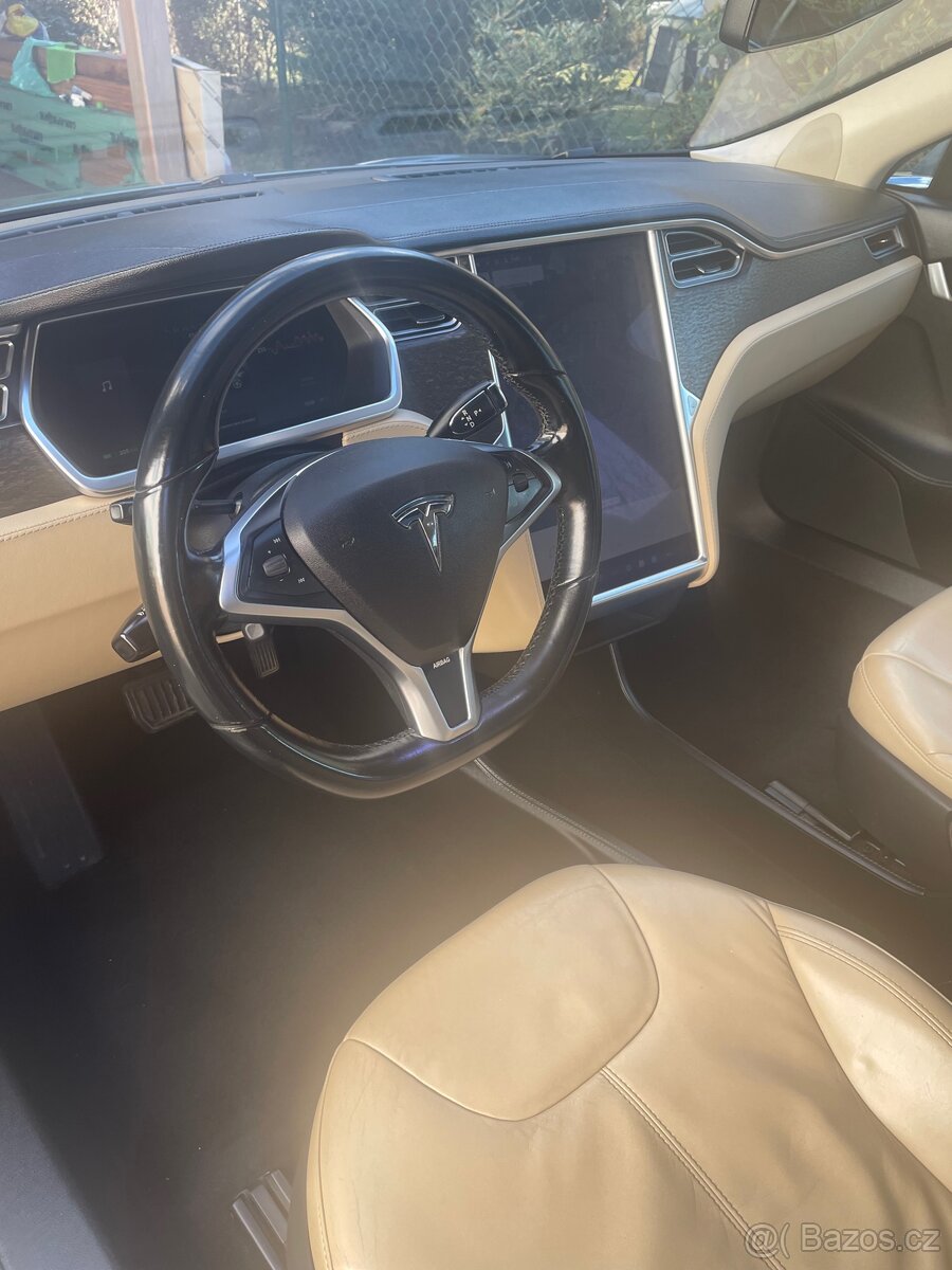 Tesla S 85 - 8