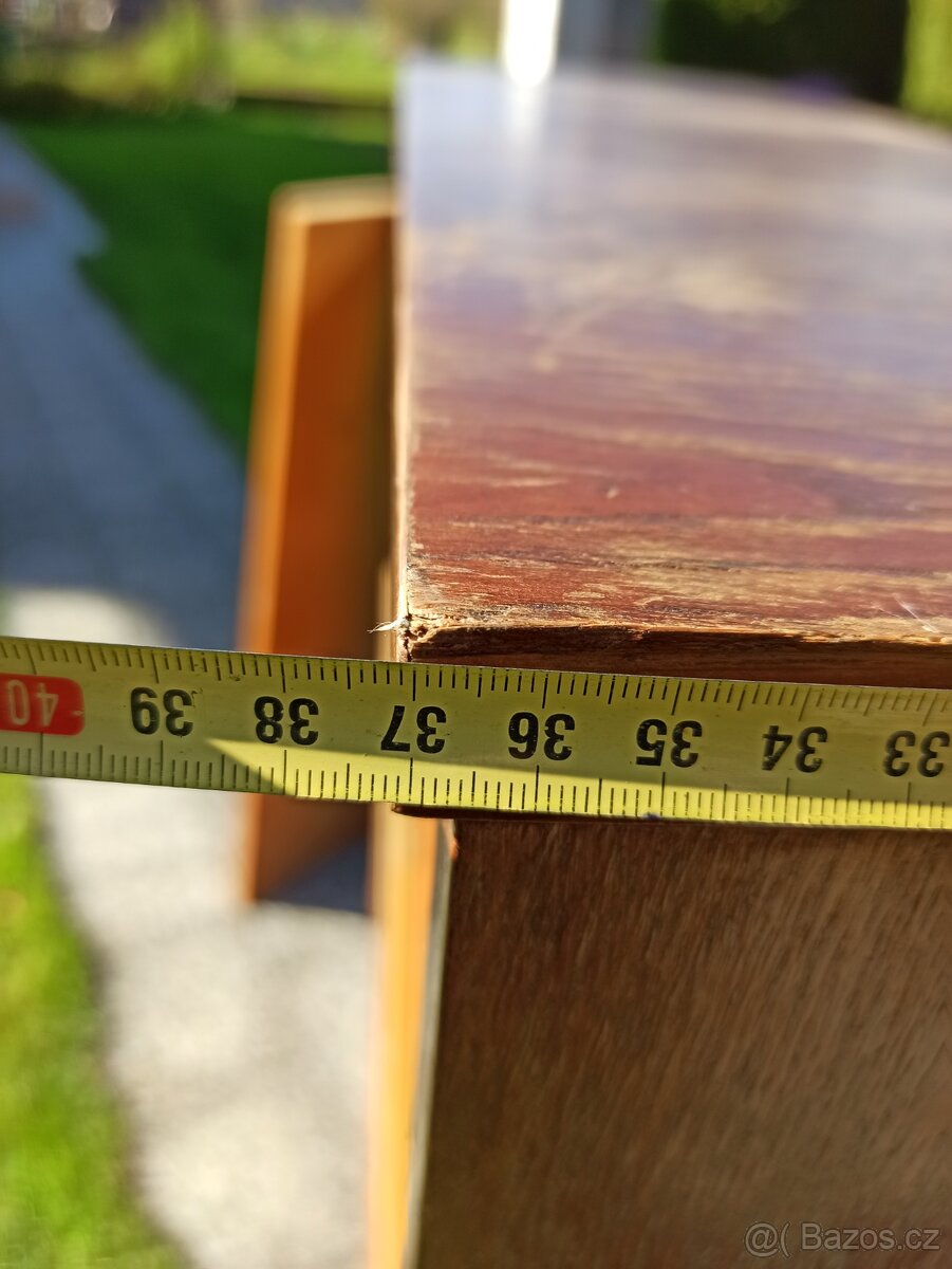 Knihovna/ regál/ úložné prostory - 8