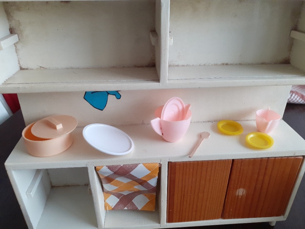 RETRO NÁBYTEK PRO PANENKY - 8