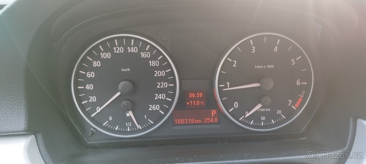 Prodám BMW e91 320i 110kw 2006 automat - 8
