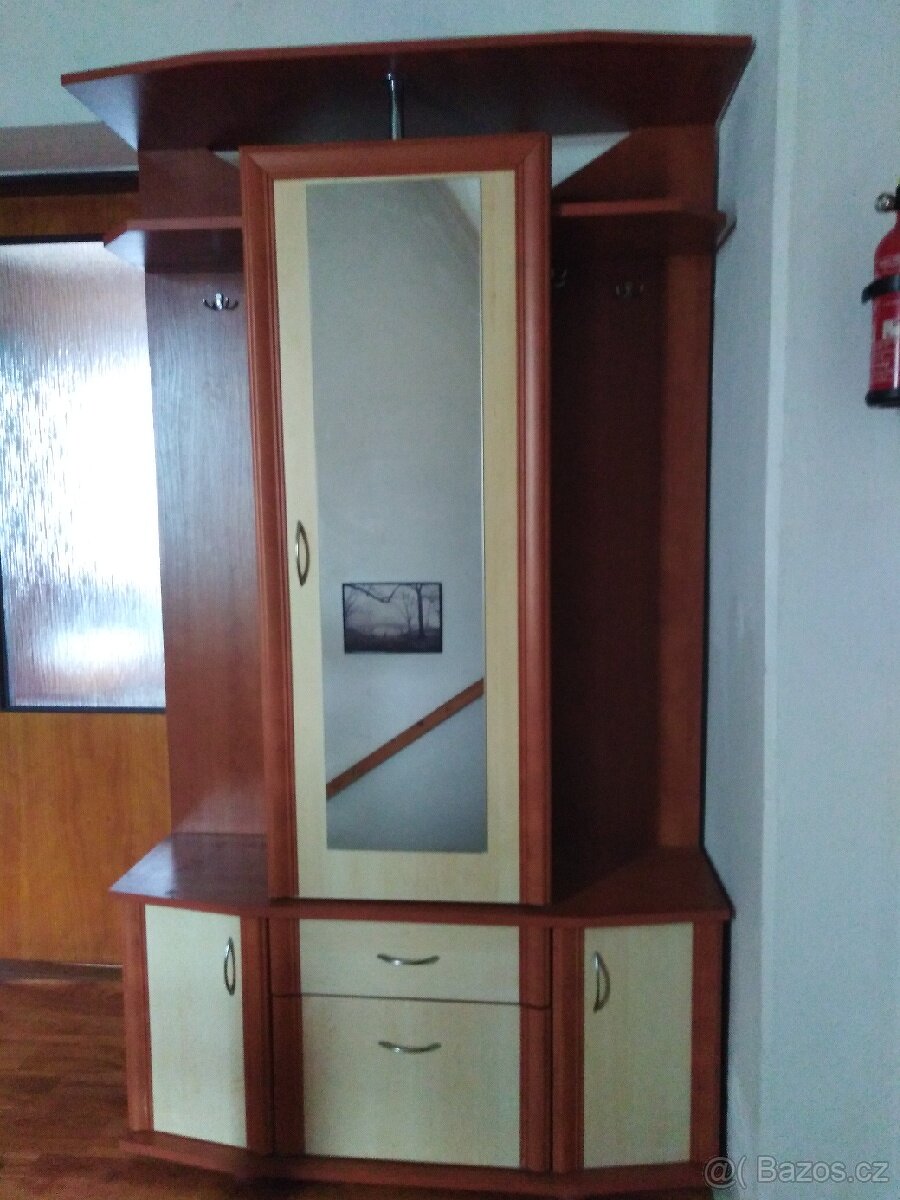 Předsíňová stěna - 8