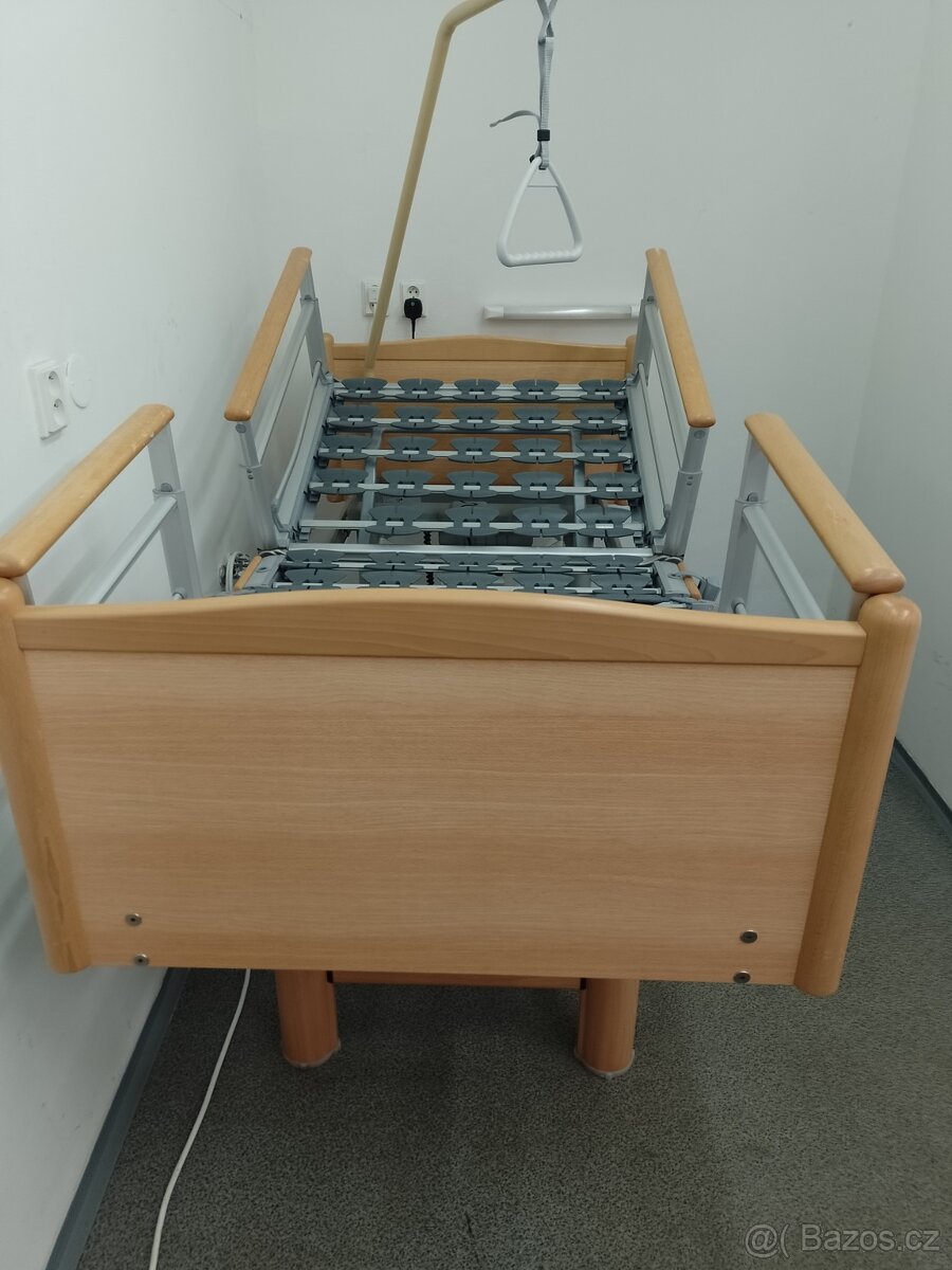 Elektrická polohovací postel Völker, TOP STAV - 8