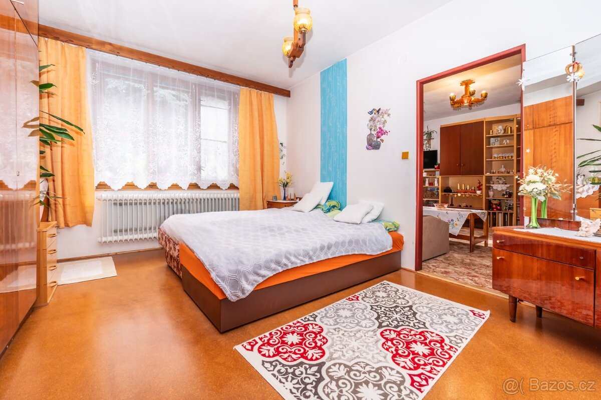 Rodinný dům 5+2 v obci Kořenec - 8