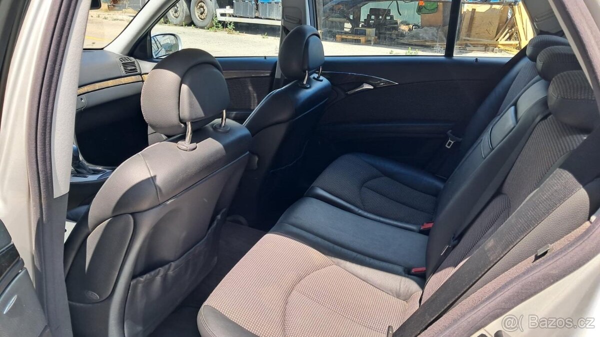 Mercedes-Benz E 211 2.6 Benzín (2004) - 8