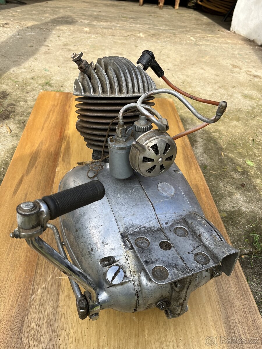 ČZ 125 T MOTOR - 8