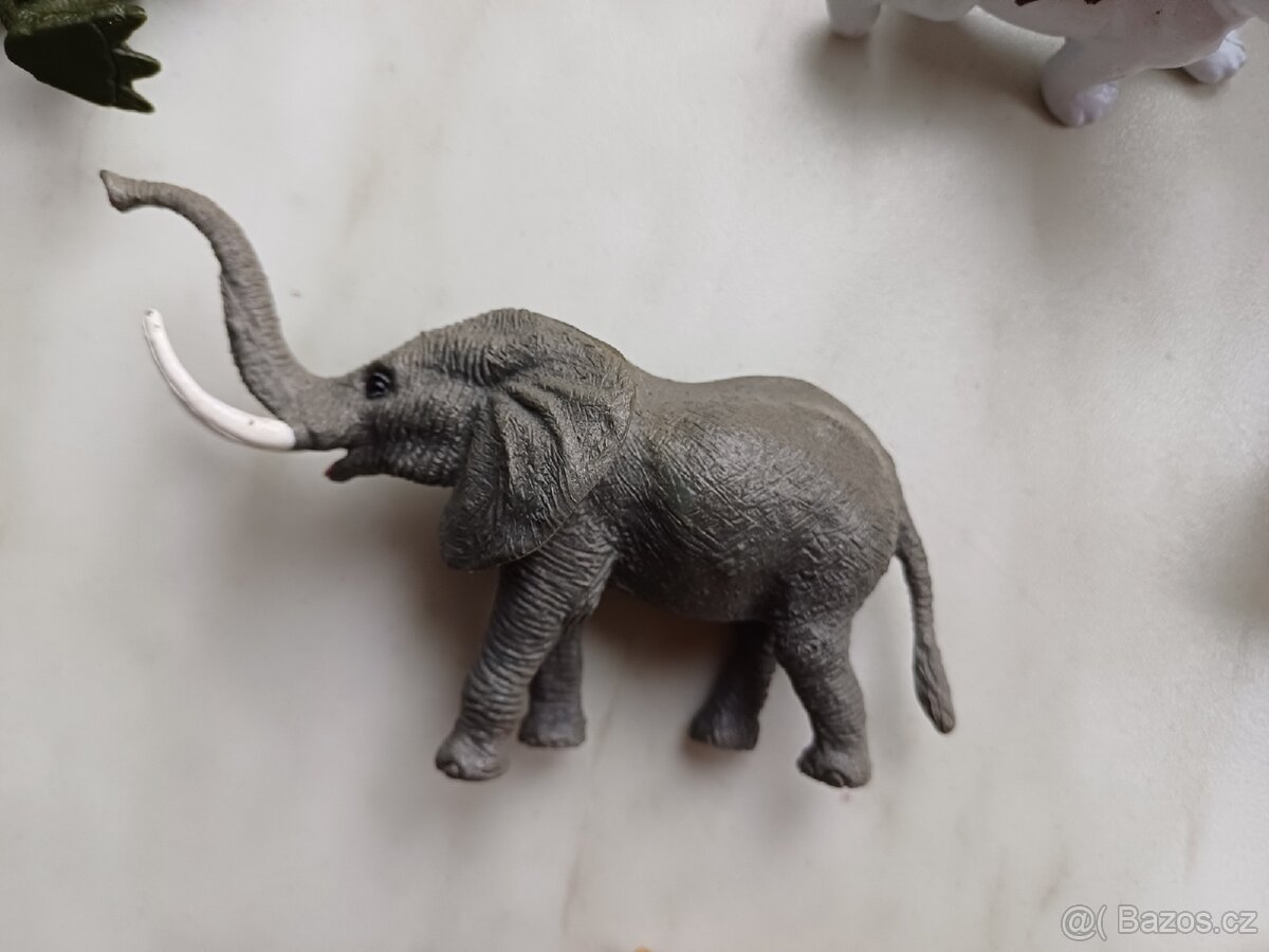 Dětské hračky, zvířátka. - 8