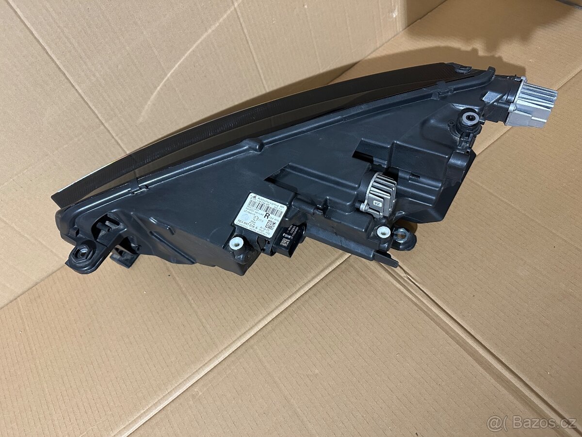 Škoda Octavia 4 pravý full led - 8