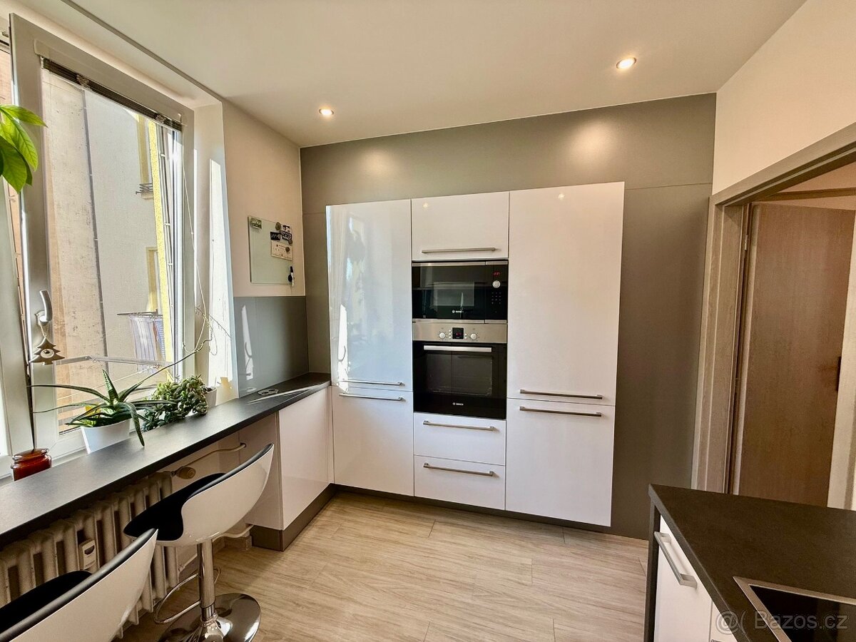 Vybavený byt 2+1 v centru města, ulice U koruny - 8