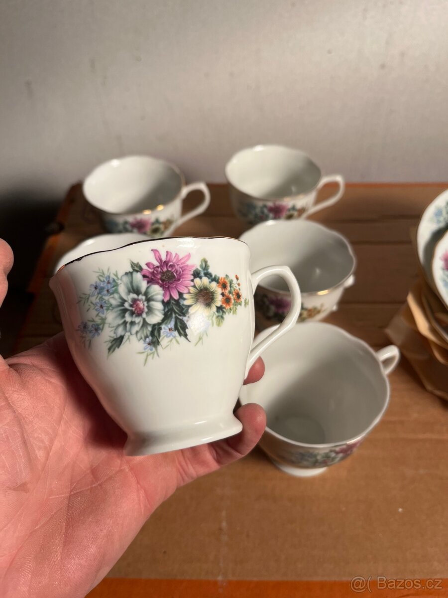 Sada retro šálků s podšálky – Květinový dekor a zlacení - 8