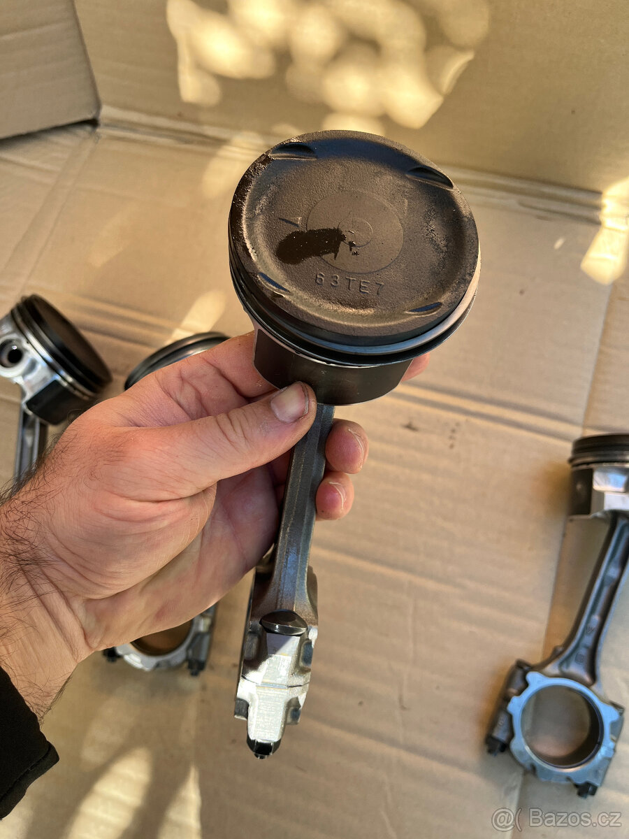 Písty+ojnice EVO 7 - 8