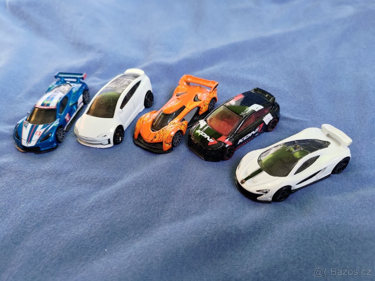 Hot Wheels - 8