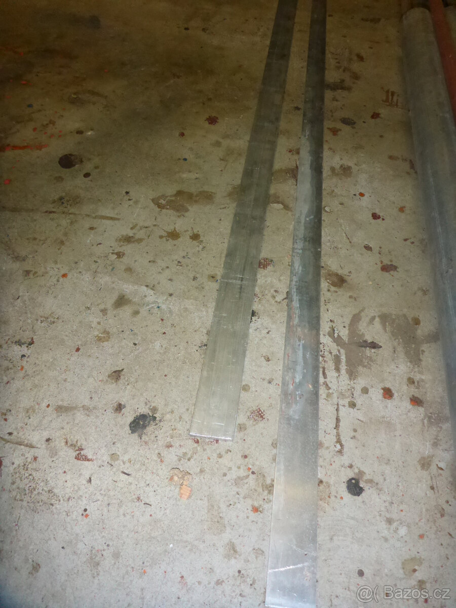 Různý kovový materiál - 8