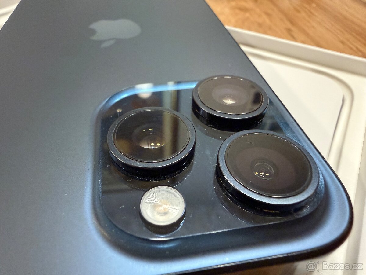 Apple iPhone 15 Pro Max 256GB modrý - 8