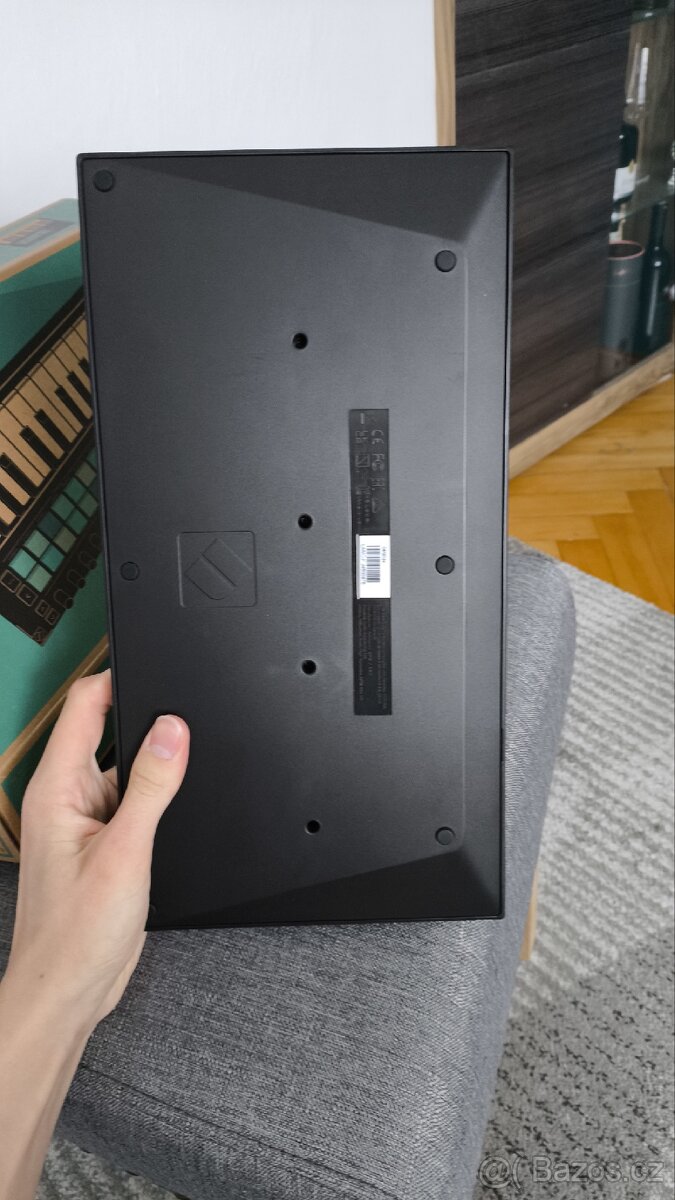 DAW kontrolér NOVATION Launchkey Mini 25 MK4 klávesy - 8