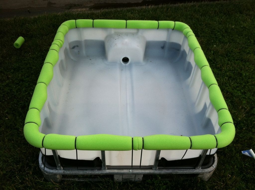 IBC nádrže na všechno černé bílé a klece - 8