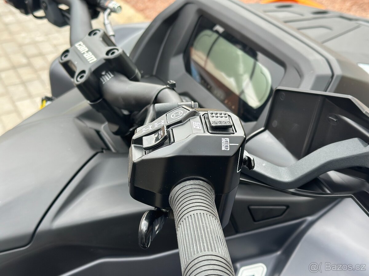 Can-am Outlander Max 1000R XT-p Int. MY2025 AKCE - 8