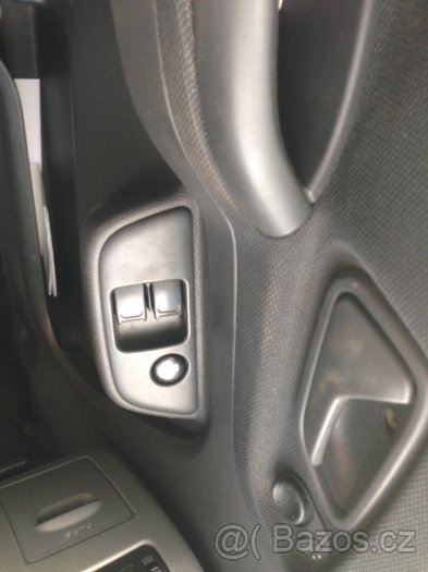 Suzuki Ignis 1,3i 16V 2007 - díly z vozu - 8