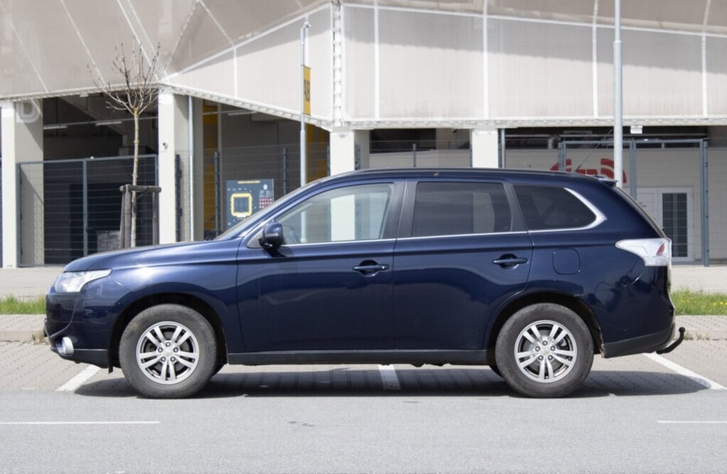 Mitsubishi Outlander z roku 2012 - 8