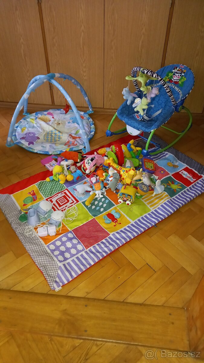 kočárek + autosedačka a vše pro miminko - 8