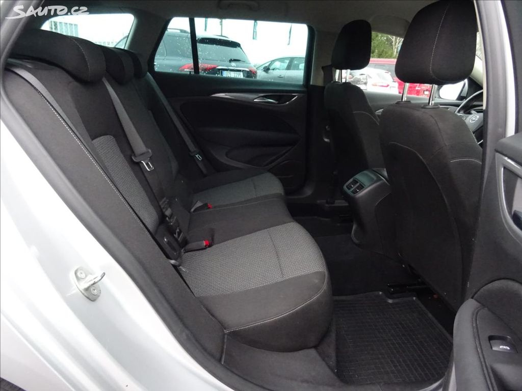 Opel Insignia 2,0 CDTi 125kw Sport Tourer - 8