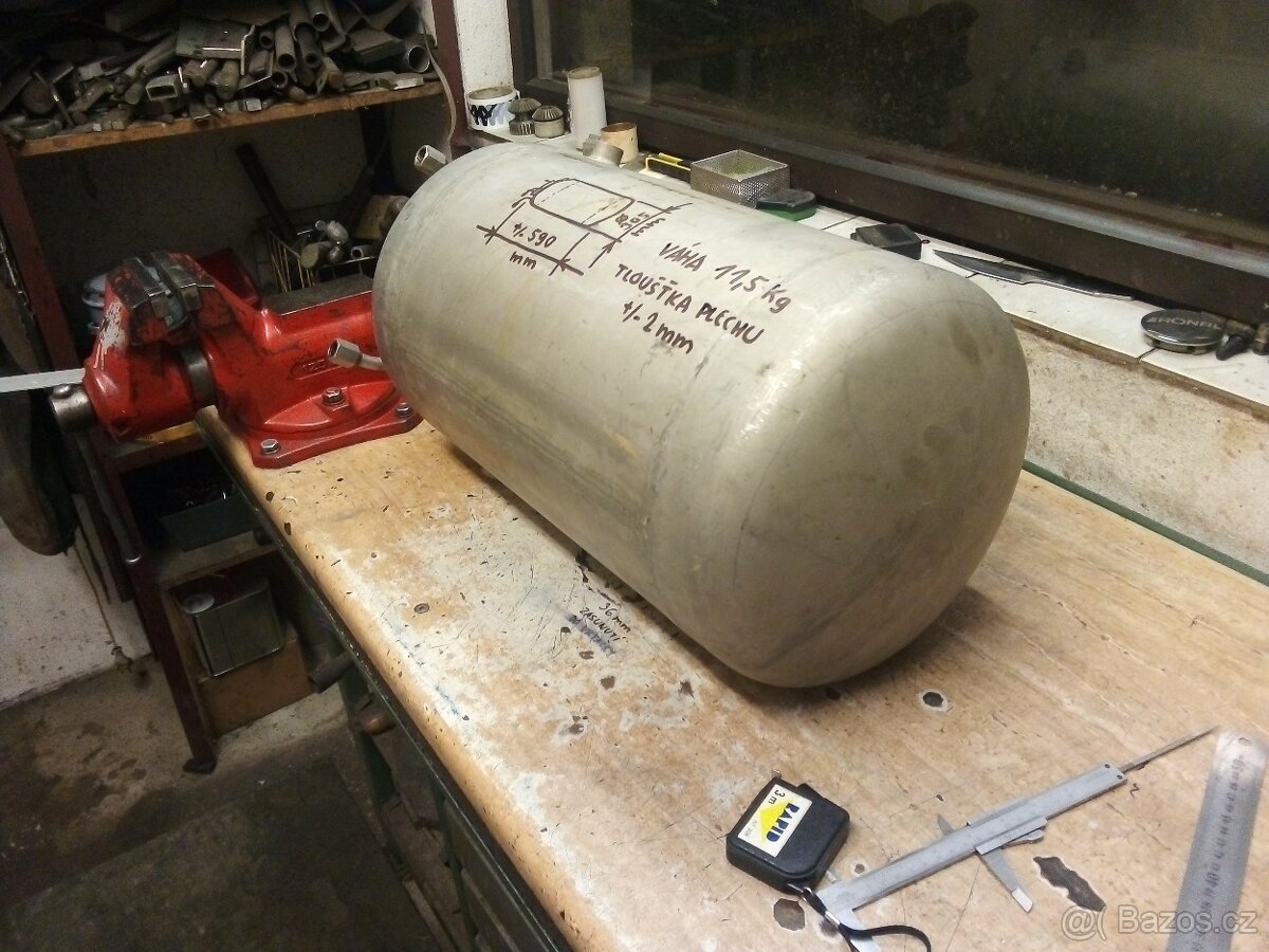 Nádrž nerez INOX 40 litrů hrdlo 4x závit M12 - 8