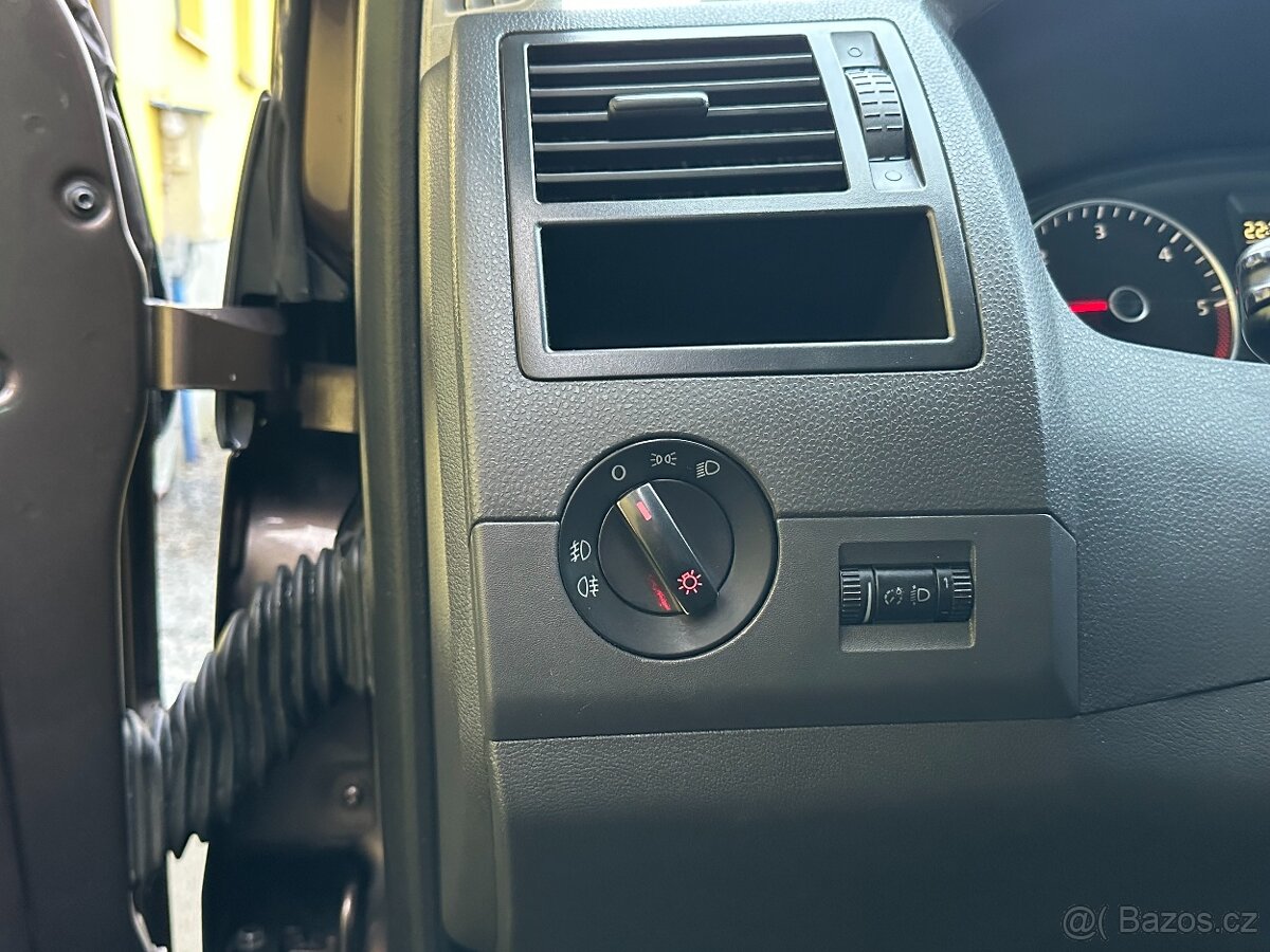 Volkswagen MULTIVAN 2.0TDI 103kW 7.Míst r.v.2009 - 8