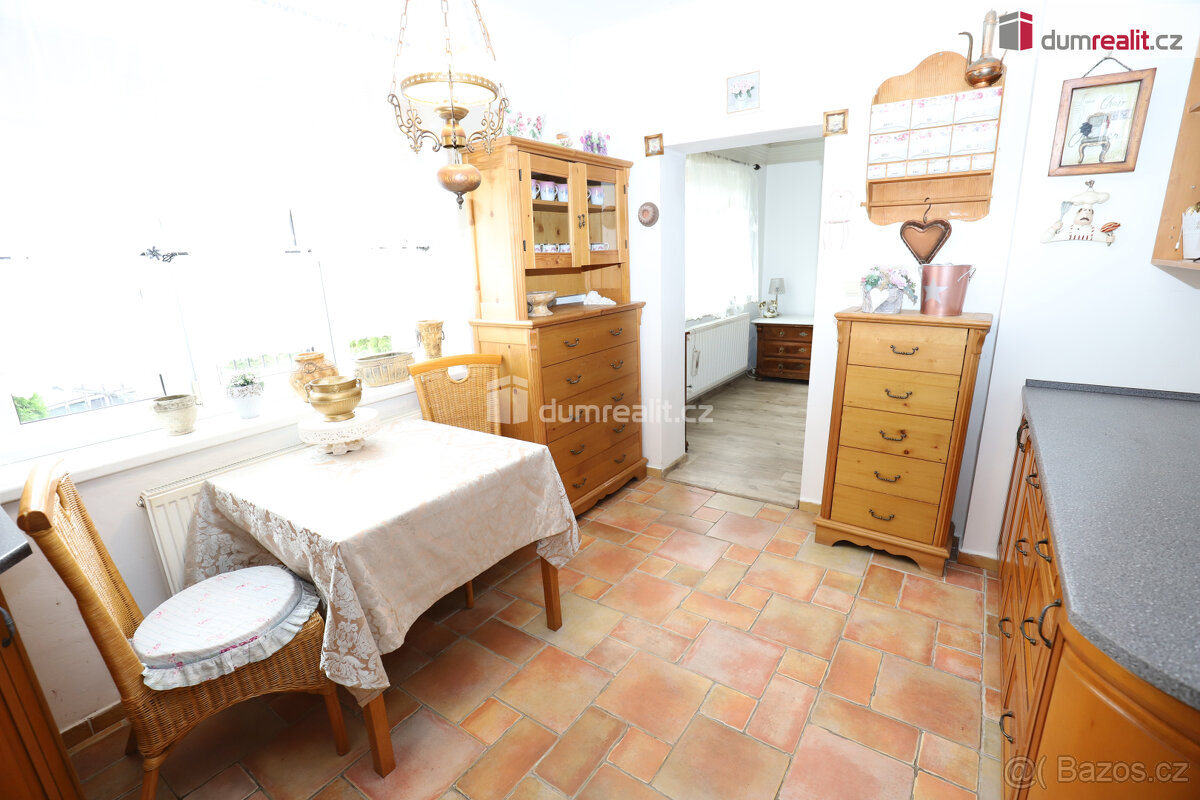 Rodinný dům 5+1 s krásnou zahradou, zahradní besedou, venkov - 8