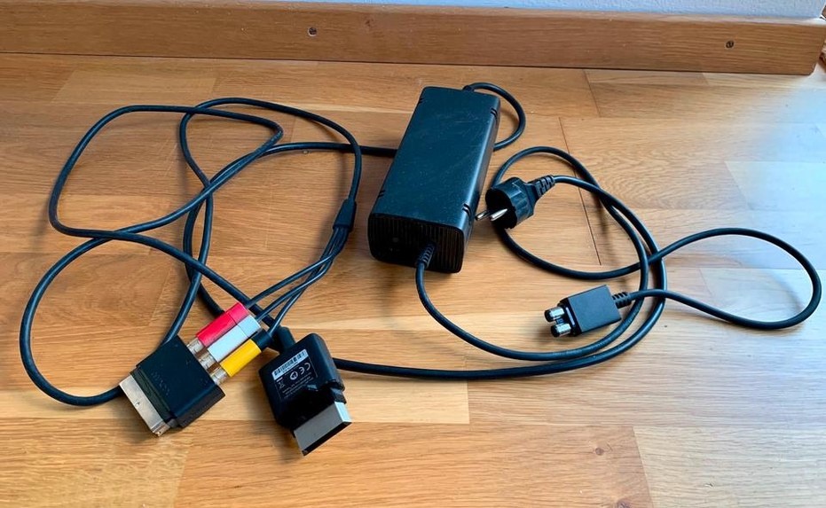 Xbox 360 White + Kinect + 2 ovladače - 8