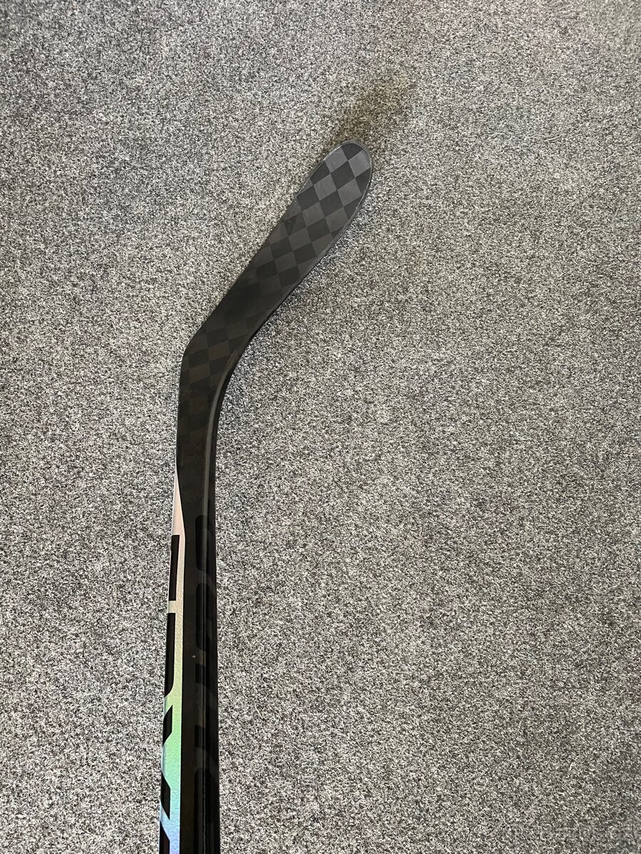 Nová kompozitová hokejka BAUER SYNC - 8