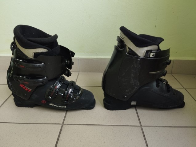 Běžky Rossignol (červené), hůlky a sjezdové boty nadměrná ve - 8