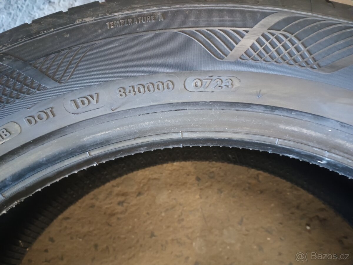 2xletní pneu 235/50/19.Vredestein. - 8