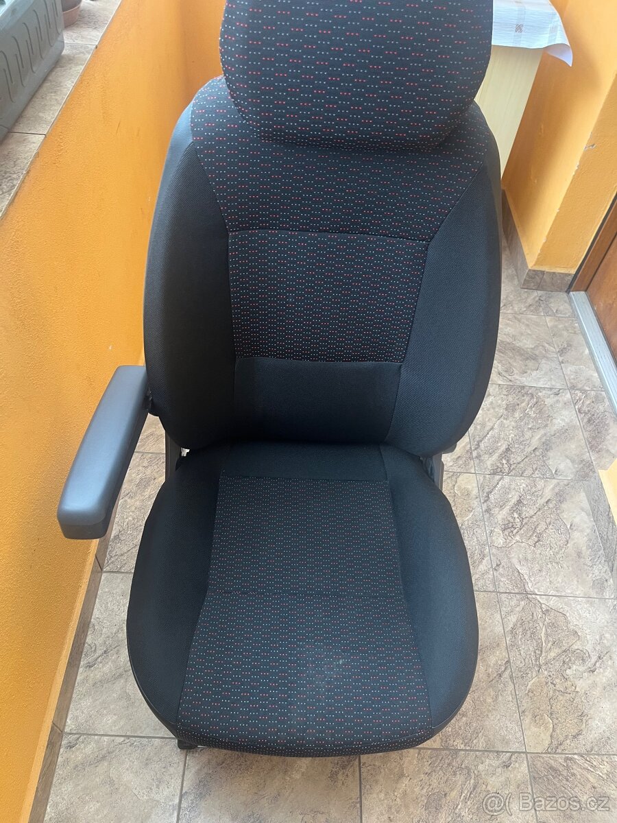 Sedadlo řidiče - 8