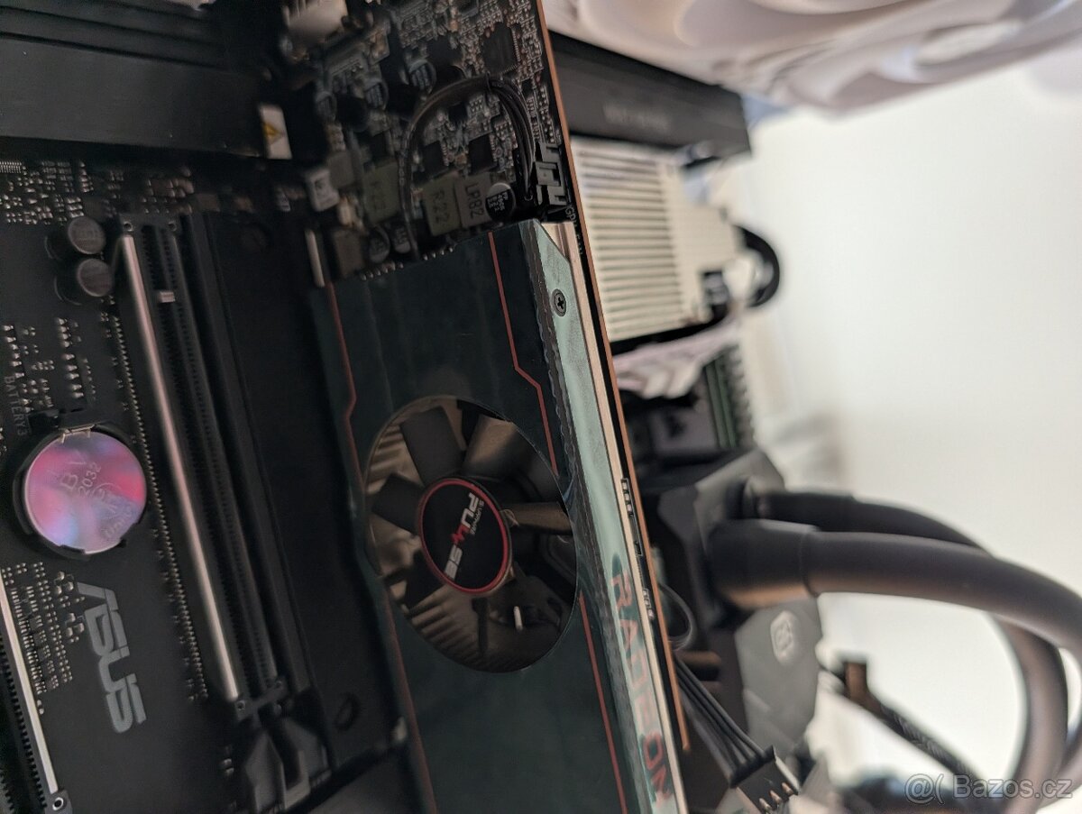 Machine learning desktop Threadripper 7970X s 64 vlákny - 8