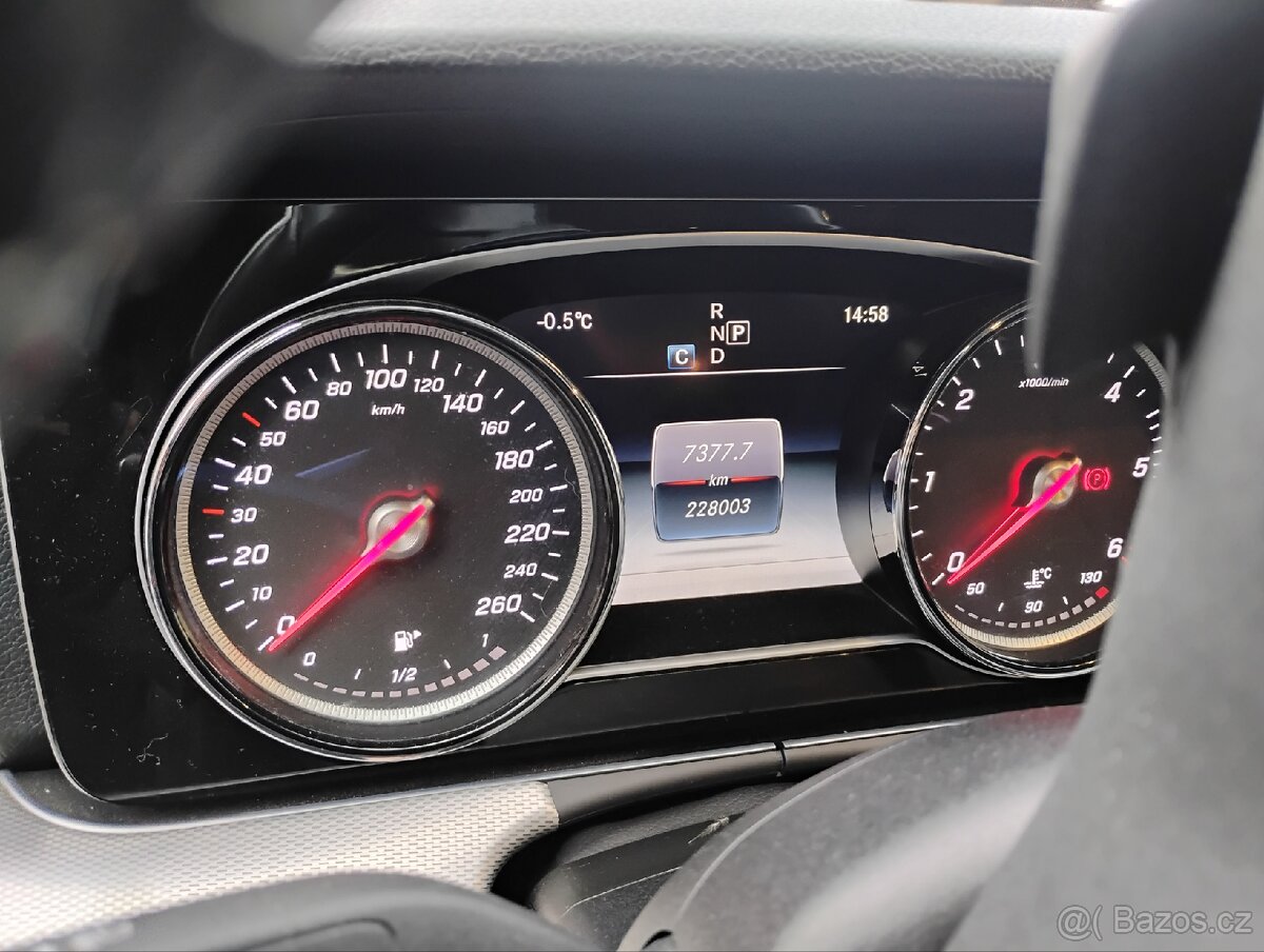 Mercedes-Benz E Class 220D - 8